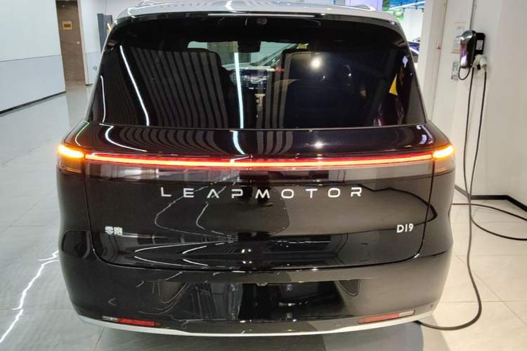 Used Leapmotor D19 2026 Pure Electric 720 Smart Luxury Edition Six-Seat Rear