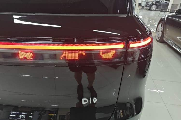 Used Leapmotor D19 2026 Pure Electric 720 Smart Luxury Edition Six-Seat Right Rear Taillight