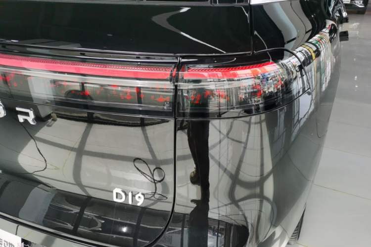 Used Leapmotor D19 2026 Range-Extended 500 Smart Luxury Edition Six-Seat Right Rear Taillight