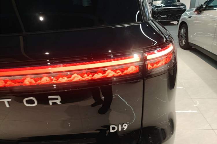 Used Leapmotor D19 2026 Range-Extended 500 Smart Luxury Edition Seven-Seat Right Rear Taillight