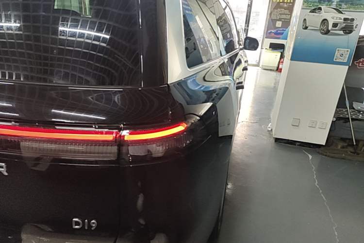 Used Leapmotor D19 2026 Pure Electric 720 Smart Luxury Edition Six-Seat Right Rear Taillight