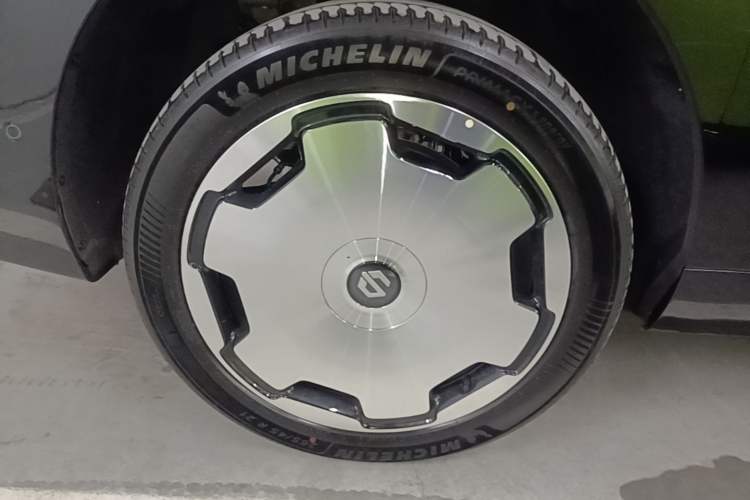 Used Leapmotor D19 2026 Range-Extended 500 Smart Luxury Edition Six-Seat Right Rear Wheel Hub