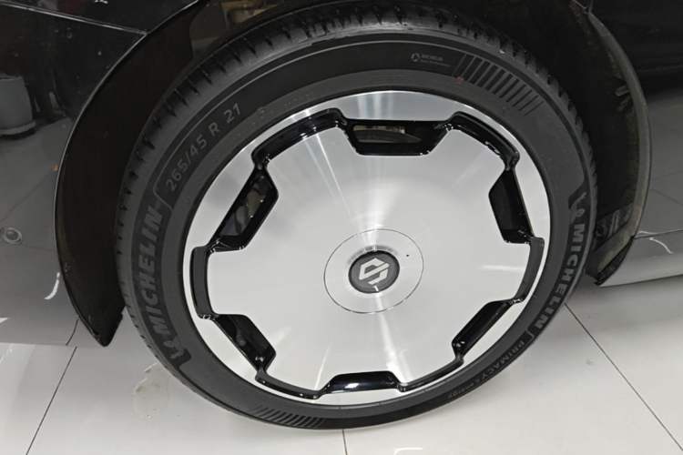 Used Leapmotor D19 2026 Pure Electric 720 Smart Luxury Edition Six-Seat Right Rear Wheel Hub