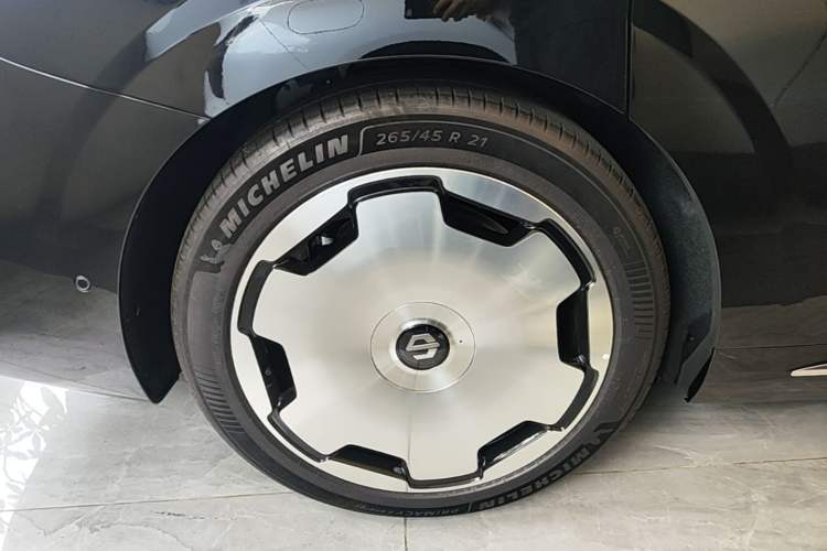 Used Leapmotor D19 2026 Range-Extended 500 Smart Luxury Edition Six-Seat Right Rear Wheel Hub