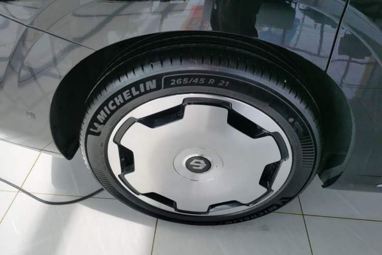 Used Leapmotor D19 2026 Range-Extended 500 Smart Luxury Edition Six-Seat Right Rear Wheel Hub