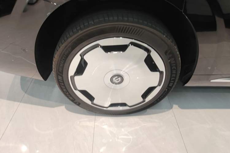 Used Leapmotor D19 2026 Range-Extended 500 Smart Luxury Edition Seven-Seat Right Rear Wheel Hub