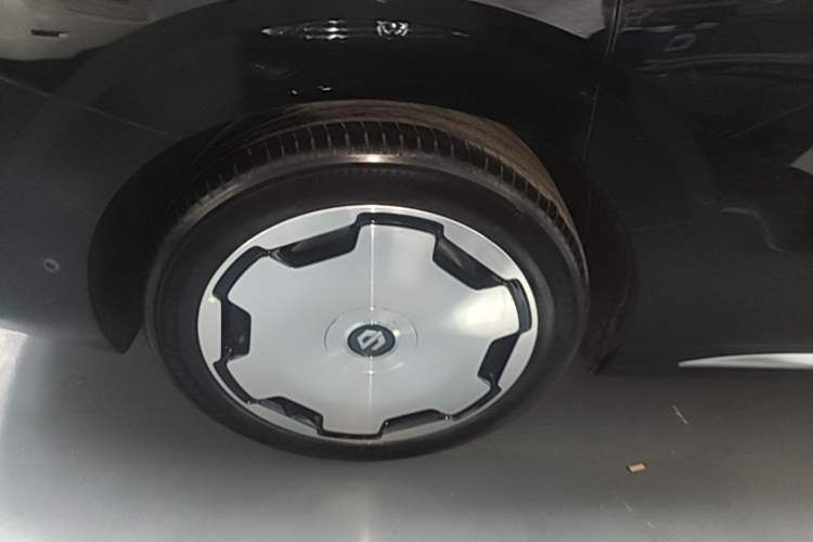 Used Leapmotor D19 2026 Pure Electric 720 Smart Luxury Edition Six-Seat Right Rear Wheel Hub