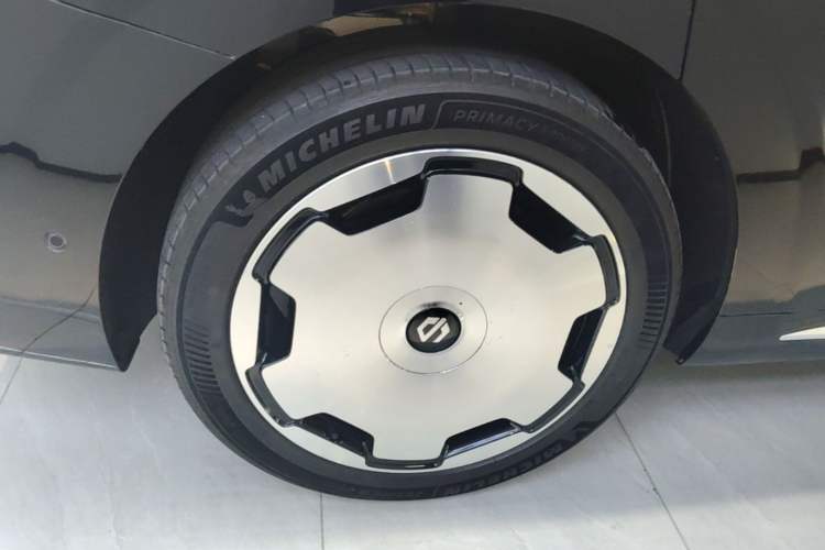 Used Leapmotor D19 2026 Pure Electric 720 Smart Luxury Edition Six-Seat Right Rear Wheel Hub