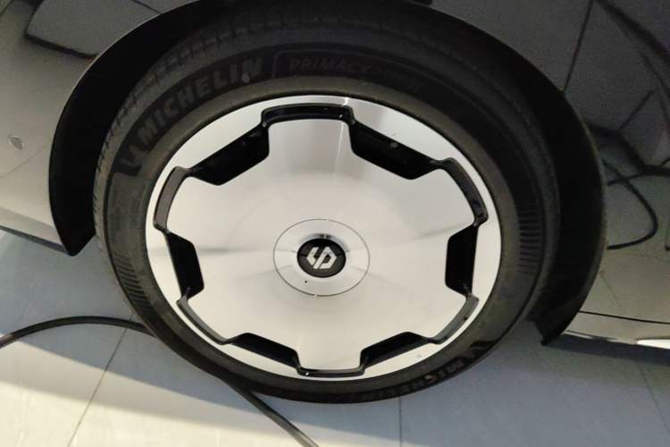 Used Leapmotor D19 2026 Pure Electric 720 Smart Luxury Edition Six-Seat Right Rear Wheel Hub