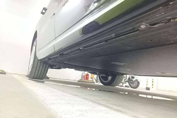 Used Leapmotor D19 2026 Range-Extended 500 Smart Luxury Edition Six-Seat Right Side Sill
