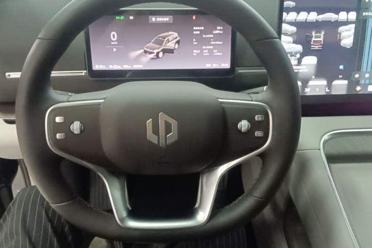 Used Leapmotor D19 2026 Range-Extended 500 Smart Luxury Edition Six-Seat Steering Wheel