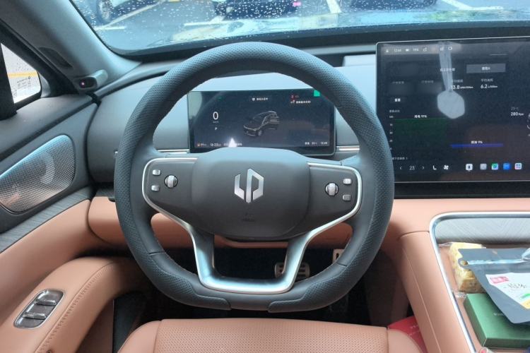 Used Leapmotor D19 2026 Range-Extended 500 Smart Luxury Edition Six-Seat Steering Wheel