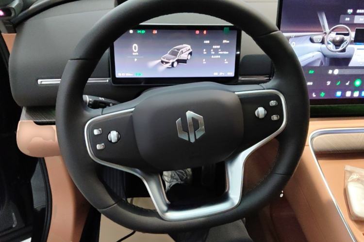 Used Leapmotor D19 2026 Pure Electric 720 Smart Luxury Edition Six-Seat Steering Wheel