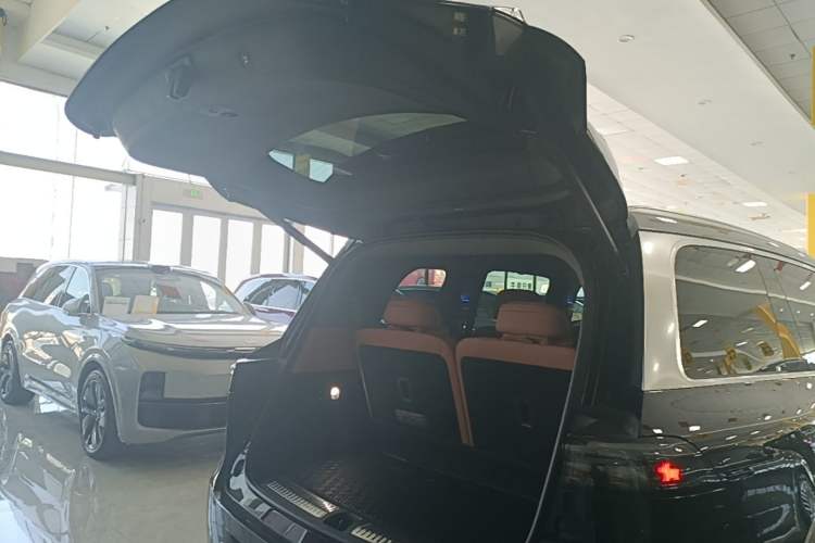 Used Leapmotor D19 2026 Pure Electric 720 Smart Luxury Edition Six-Seat Trunk