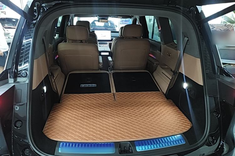 Used Leapmotor D19 2026 Pure Electric 720 Smart Luxury Edition Six-Seat Trunk