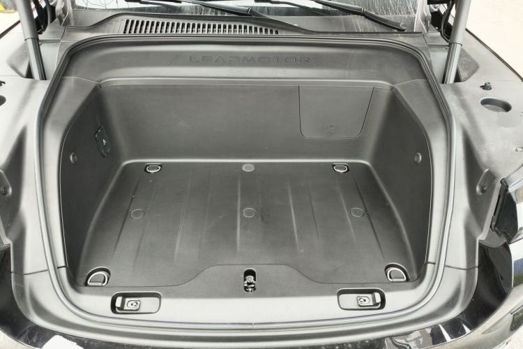 Used Leapmotor D19 2026 Pure Electric 720 Smart Luxury Edition Six-Seat Engine Bay