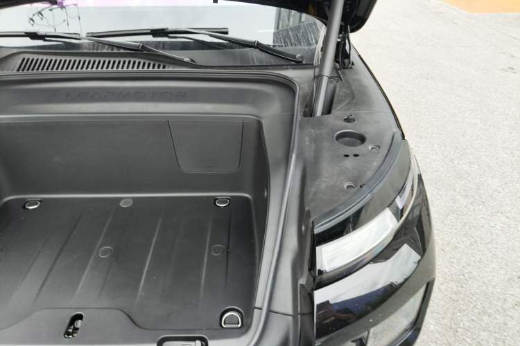Used Leapmotor D19 2026 Pure Electric 720 Smart Luxury Edition Six-Seat Engine Bay Left