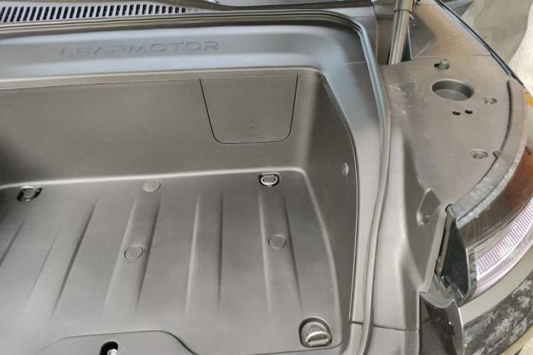 Used Leapmotor D19 2026 Pure Electric 720 Smart Luxury Edition Six-Seat Engine Bay Left