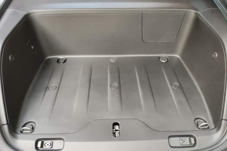 Used Leapmotor D19 2026 Pure Electric 720 Smart Luxury Edition Six-Seat Engine Bay