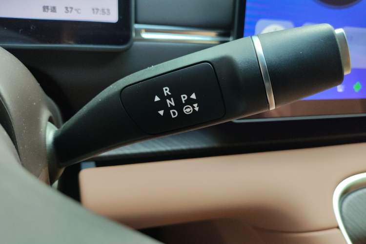 Used Leapmotor D19 2026 Pure Electric 720 Smart Luxury Edition Six-Seat Gear Lever