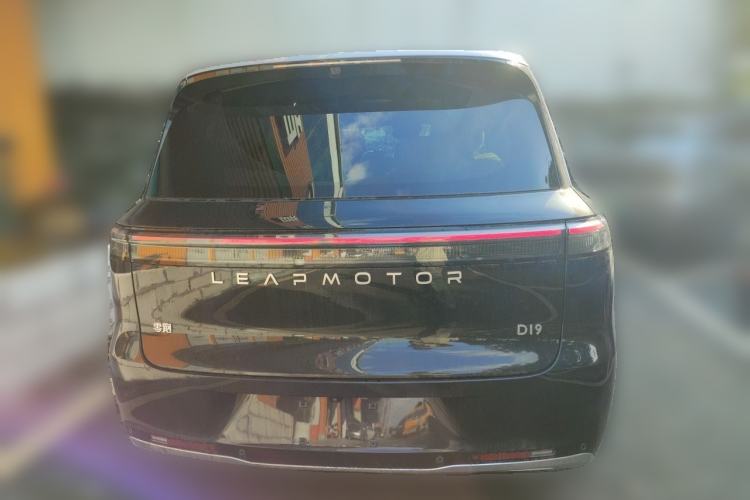 Used Leapmotor D19 2026 Pure Electric 720 Smart Luxury Edition Six-Seat Rear
