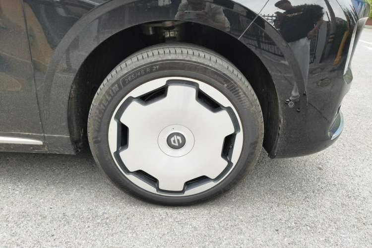 Used Leapmotor D19 2026 Pure Electric 720 Smart Luxury Edition Six-Seat Right Front Wheel Hub