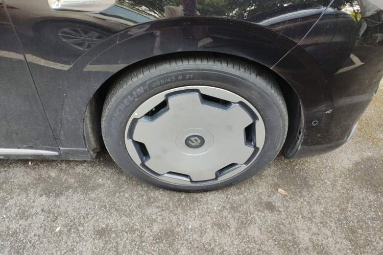 Used Leapmotor D19 2026 Pure Electric 720 Smart Luxury Edition Six-Seat Right Front Wheel Hub