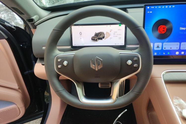 Used Leapmotor D19 2026 Pure Electric 720 Smart Luxury Edition Six-Seat Steering Wheel