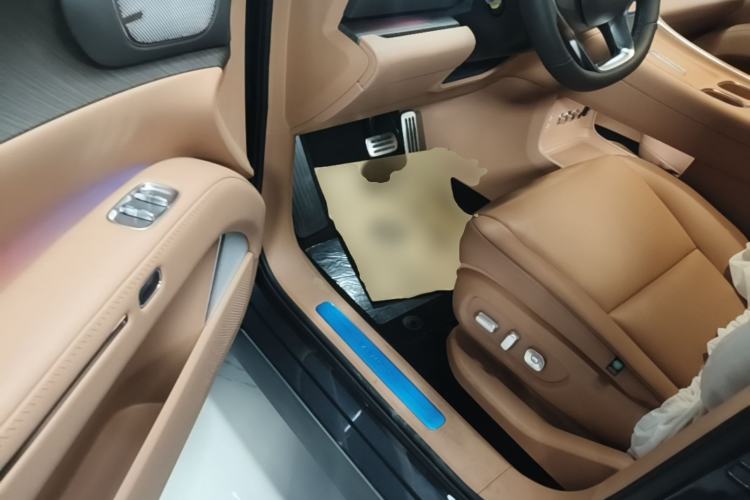 Used Leapmotor D19 2026 Range-Extended 500 Smart Luxury Edition Seven-Seat Driver Seat