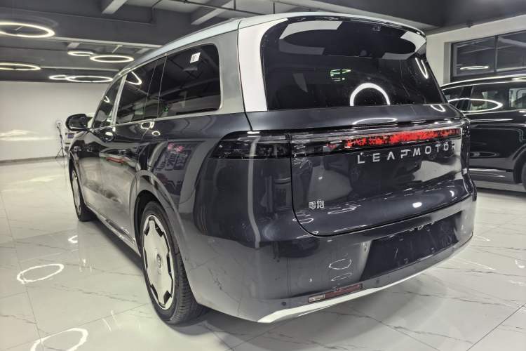 Used Leapmotor D19 2026 Range-Extended 500 Smart Luxury Edition Seven-Seat Exterior 4