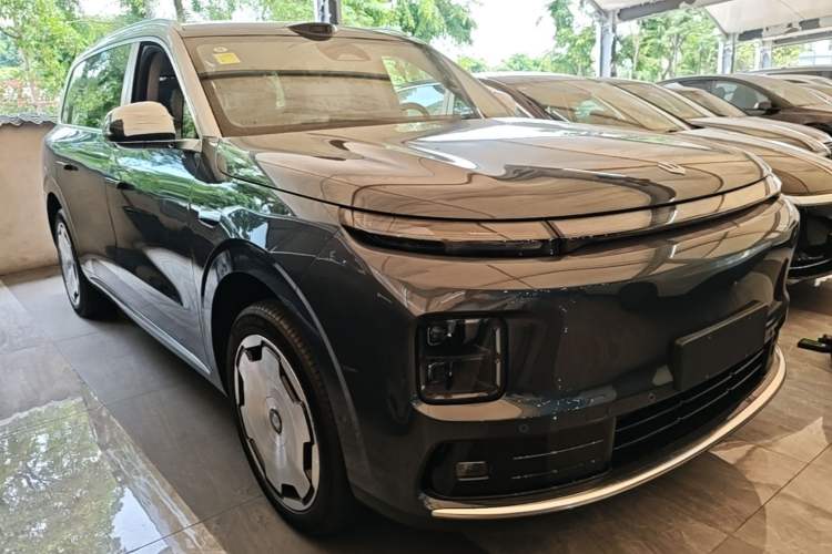 Used Leapmotor D19 2026 Range-Extended 500 Smart Luxury Edition Six-Seat Front Right 45 Deg