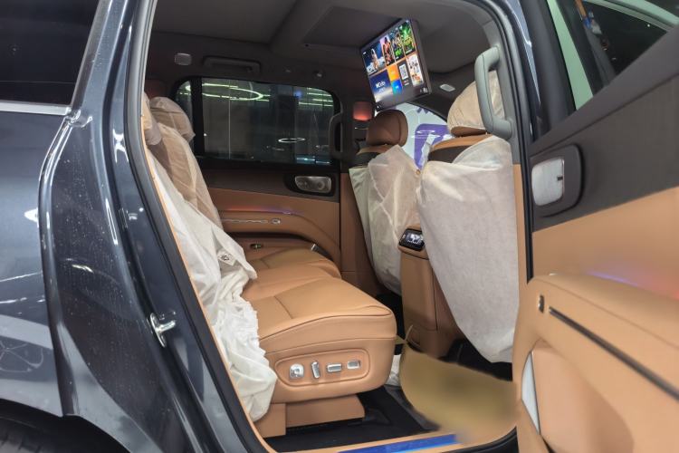 Used Leapmotor D19 2026 Range-Extended 500 Smart Luxury Edition Seven-Seat Interior 4