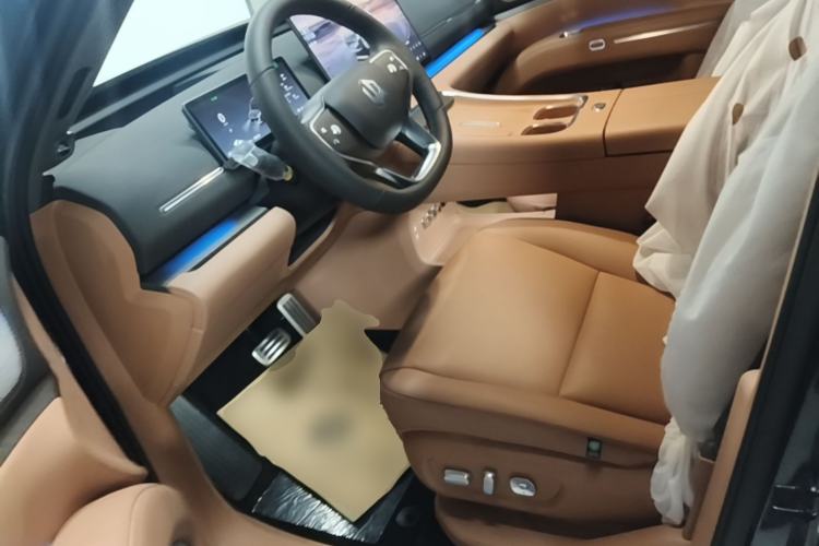 Used Leapmotor D19 2026 Range-Extended 500 Smart Luxury Edition Seven-Seat Left Front Seat