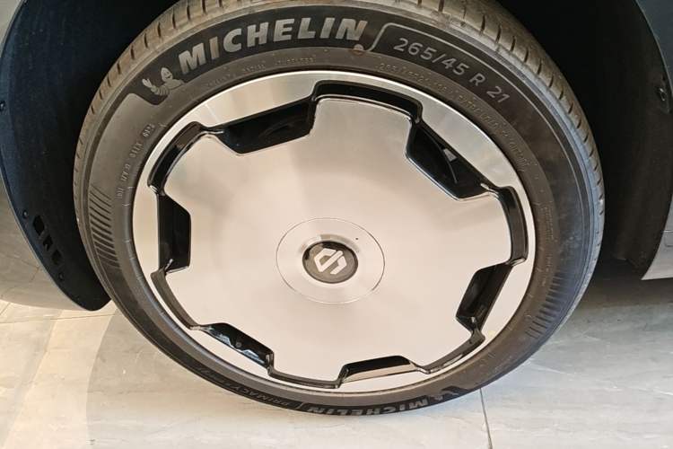 Used Leapmotor D19 2026 Range-Extended 500 Smart Luxury Edition Six-Seat Left Front Wheel Hub