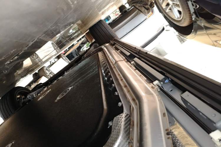 Used Leapmotor D19 2026 Range-Extended 500 Smart Luxury Edition Six-Seat Left Side Sill
