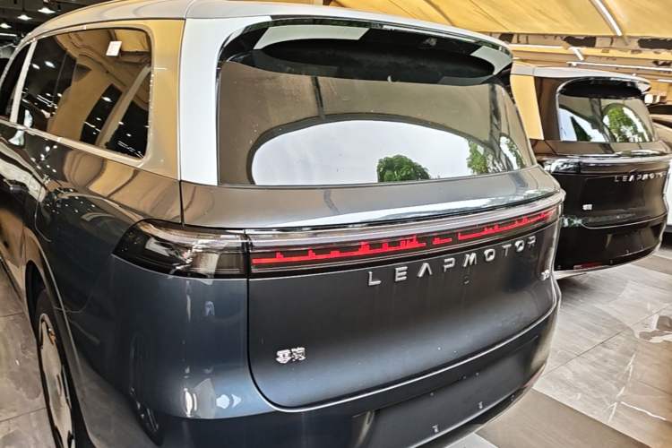 Used Leapmotor D19 2026 Range-Extended 500 Smart Luxury Edition Six-Seat Rear