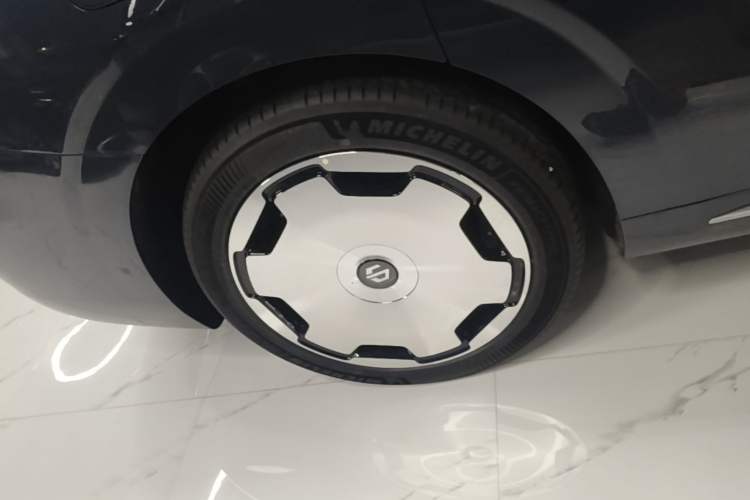 Used Leapmotor D19 2026 Range-Extended 500 Smart Luxury Edition Seven-Seat Right Rear Wheel Hub