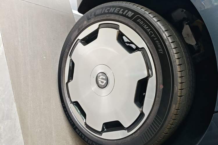 Used Leapmotor D19 2026 Range-Extended 500 Smart Luxury Edition Six-Seat Right Rear Wheel Hub