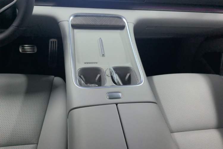 Used Leapmotor D19 2026 Range-Extended 500 Smart Luxury Edition Six-Seat Gear Lever