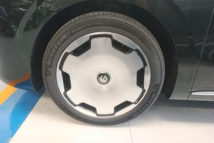 Used Leapmotor D19 2026 Range-Extended 500 Smart Luxury Edition Seven-Seat Left Front Wheel Hub