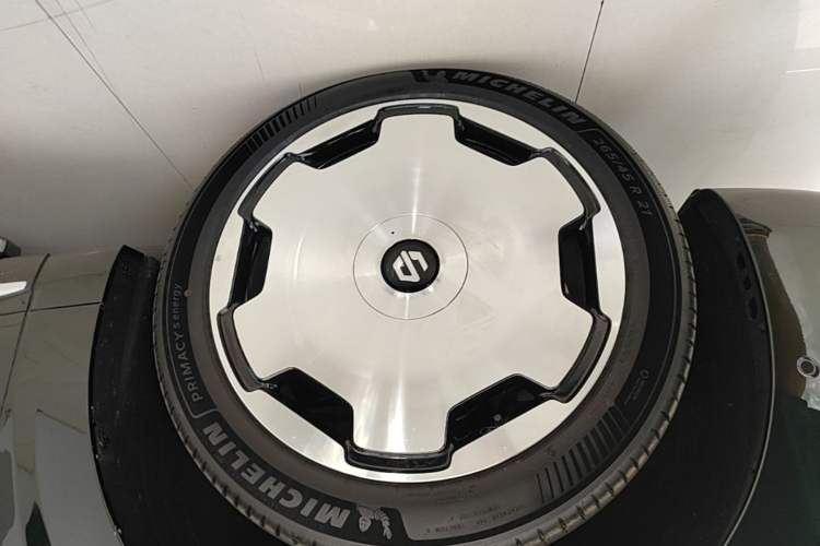 Used Leapmotor D19 2026 Range-Extended 500 Smart Luxury Edition Six-Seat Left Front Wheel Hub