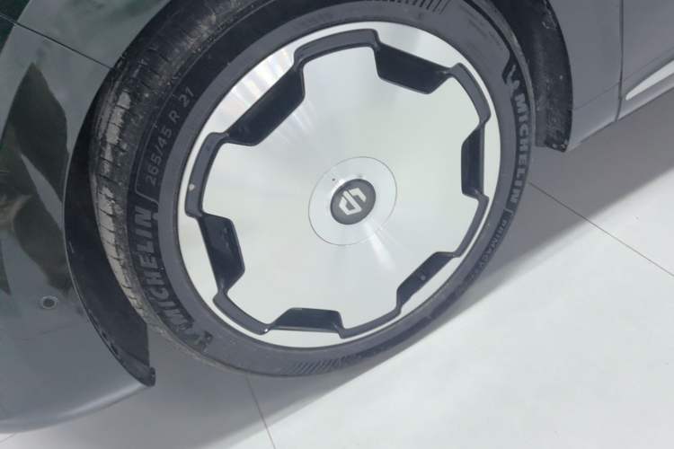 Used Leapmotor D19 2026 Range-Extended 500 Smart Luxury Edition Six-Seat Left Front Wheel Hub