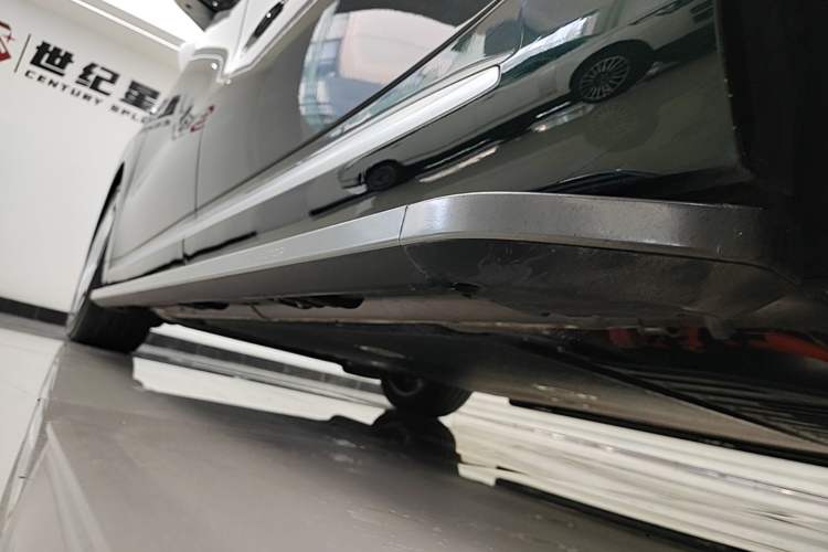 Used Leapmotor D19 2026 Range-Extended 500 Smart Luxury Edition Six-Seat Left Side Sill