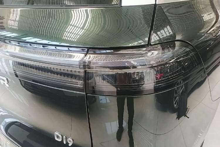 Used Leapmotor D19 2026 Range-Extended 500 Smart Luxury Edition Seven-Seat Right Rear Taillight