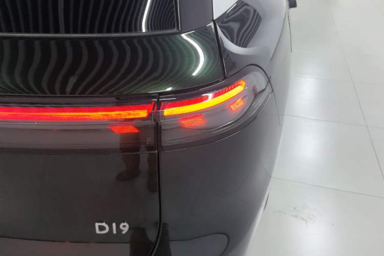 Used Leapmotor D19 2026 Range-Extended 500 Smart Luxury Edition Six-Seat Right Rear Taillight
