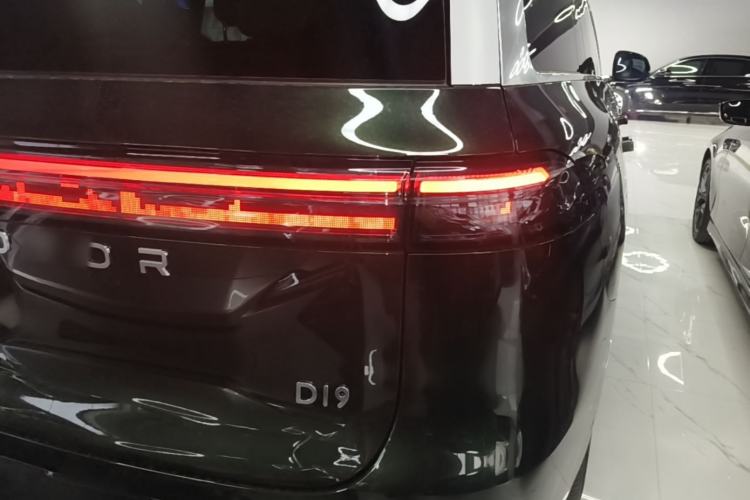 Used Leapmotor D19 2026 Range-Extended 500 Smart Luxury Edition Six-Seat Right Rear Taillight