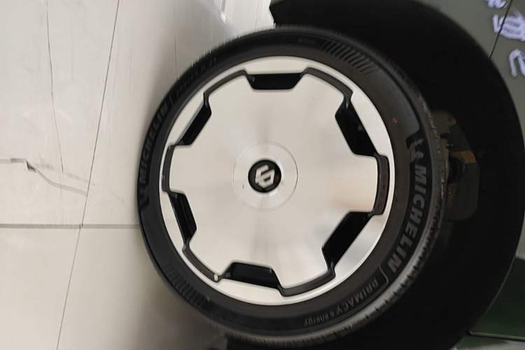Used Leapmotor D19 2026 Range-Extended 500 Smart Luxury Edition Six-Seat Right Rear Wheel Hub