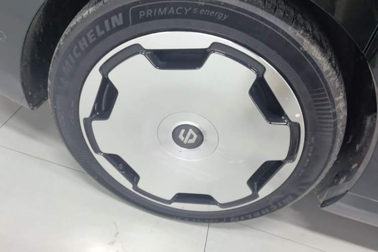 Used Leapmotor D19 2026 Range-Extended 500 Smart Luxury Edition Six-Seat Right Rear Wheel Hub