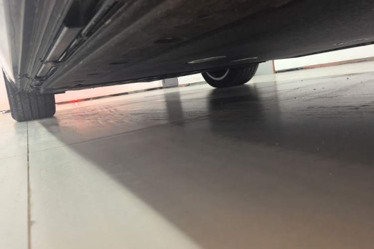 Used Leapmotor D19 2026 Range-Extended 500 Smart Luxury Edition Six-Seat Right Side Sill