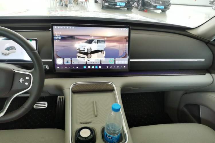 Used Leapmotor D19 2026 Pure Electric 720 Smart Luxury Edition Six-Seat Audio And AC Panel